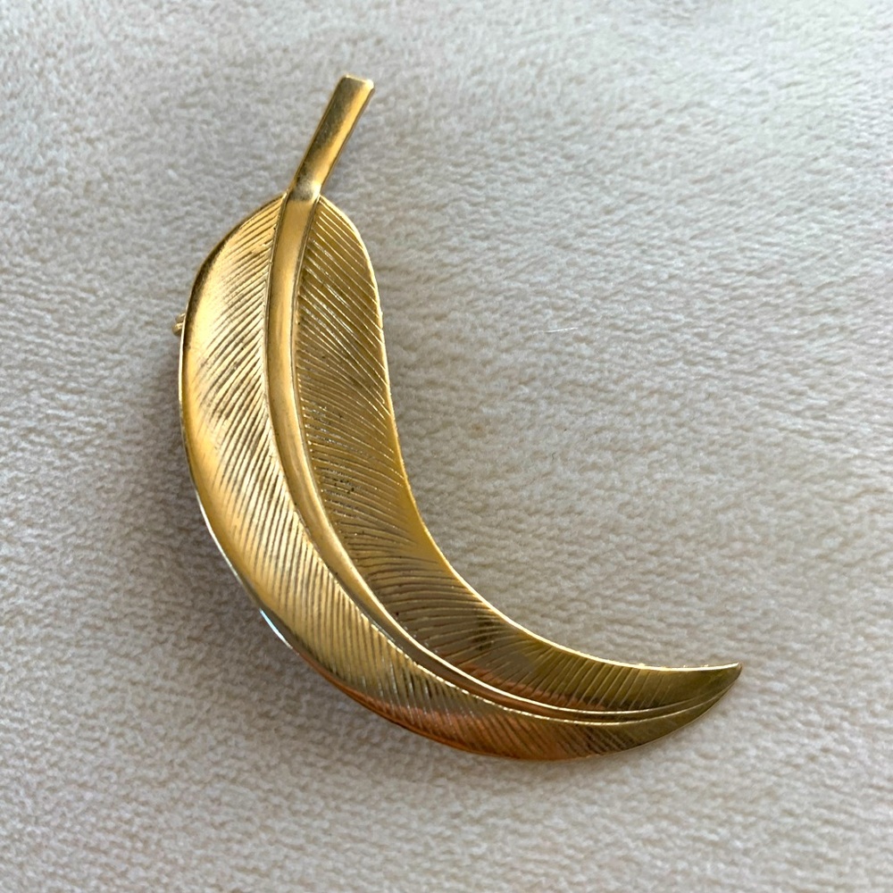 Vintage 1960s Gold Tone Feather Brooch